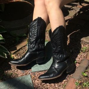 Black leather cowgirl boots